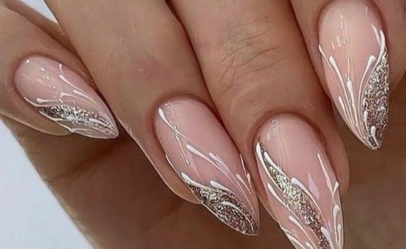 Маникюр с бантиком: как создать новогоднее настроение с помощью трендового дизайна