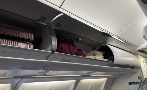 Ручная кладь без хаоса: как не мешать другим и самому не опоздать на вылет