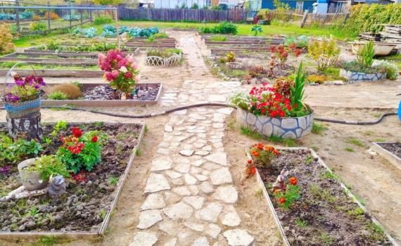 Финны знают секрет: покрытие для дорожек в саду, которое служит 20 лет без ремонта Финны знают секрет: покрытие для дорожек в саду, которое служит 20 лет без ремонта